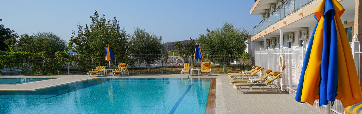 The swimming pool and sun loungers at Paraschos Studios